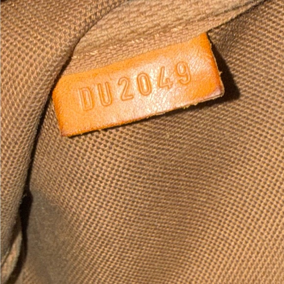 Louis Vuitton Monogram Mini Pochette - Picture 5 of 5